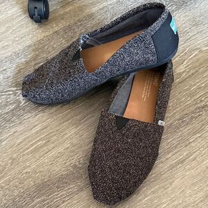 Toms Women's Black and Brown Slip-On Loafers